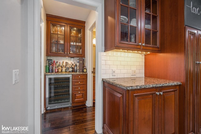 25986 Glenmoor St, Novi, MI 48374 - indoor dry bar with wine cooler, tasteful backsplash, and dark wood-type flooring
