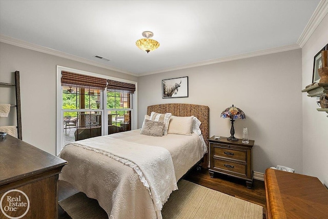 2940 Buell Rd, Oakland Twp, MI 48363 - bedroom featuring dark wood-style floors and crown molding