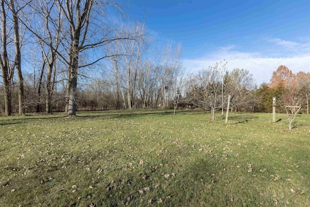 3833 Hermansau Rd, Saginaw, MI 48603 - view of grassy yard