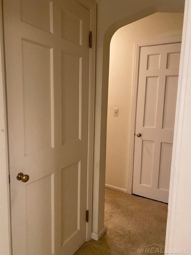 1782 Hollywood St, Grosse Pointe Woods, MI 48236 - corridor with carpet floors and baseboards