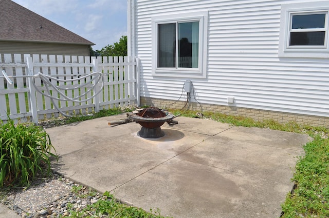 9180 Woodridge Dr, Davison, MI 48423 - view of patio / terrace featuring a fire pit