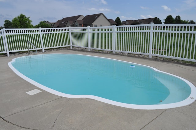 9180 Woodridge Dr, Davison, MI 48423 - view of pool with a residential view