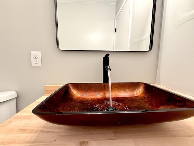 3331 Lakeshore Dr, Gladwin, MI 48624 - bathroom view of a sink and toilet
