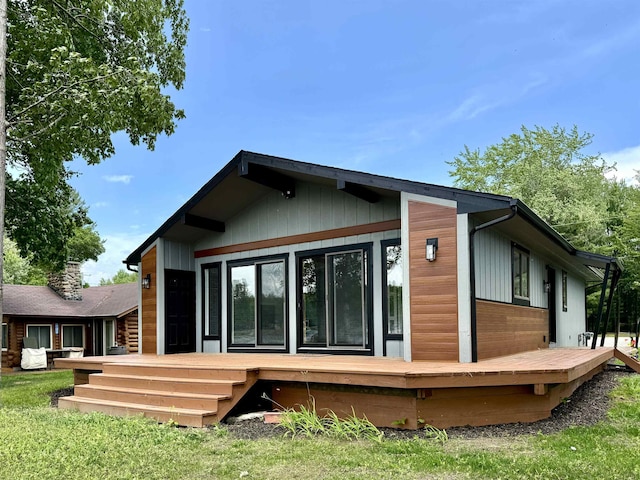 3331 Lakeshore Dr, Gladwin, MI 48624 - back of property featuring a deck