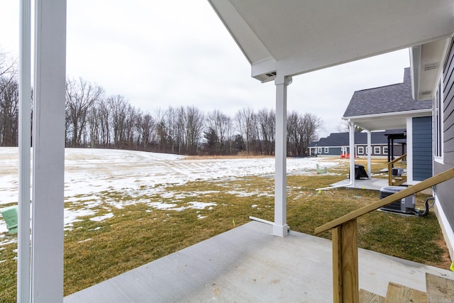 27602 Maryjane Ln E, Chesterfield Twp, MI 48047 - view of grassy yard with a patio area