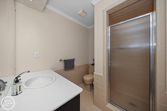 870 Crescent Ln, Grosse Pointe Woods, MI 48236 - full bathroom featuring tile walls, a stall shower, vanity, crown molding, and a wainscoted wall