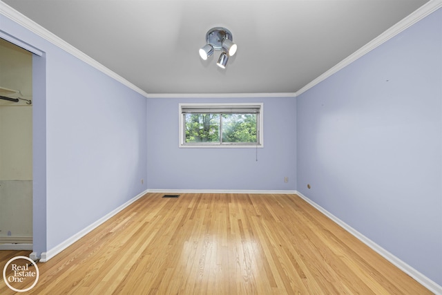 870 Crescent Ln, Grosse Pointe Woods, MI 48236 - unfurnished bedroom with light wood finished floors and ornamental molding