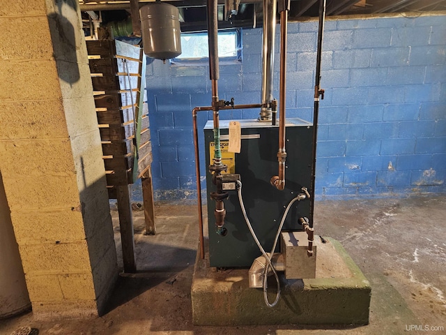 619 N 7th St, Ontonagon, MI 49953 - unfinished below grade area featuring a heating unit
