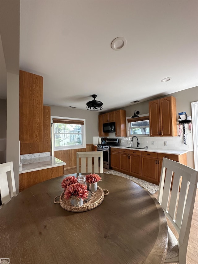 2100 Michigan St, Algonac, MI 48001 - view of dining area
