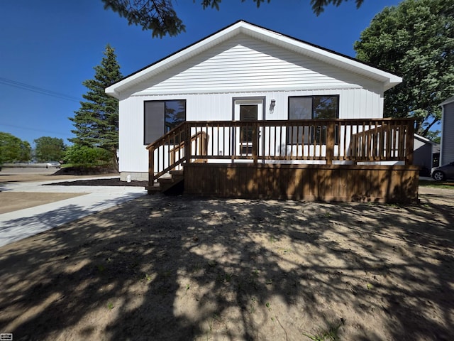 1329 Vermont Rd, Marysville, MI 48040 - view of front of home with a deck