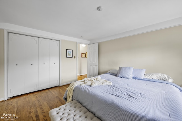 1344 Torrey Rd, Grosse Pointe Woods, MI 48236 - bedroom with wood finished floors and a closet