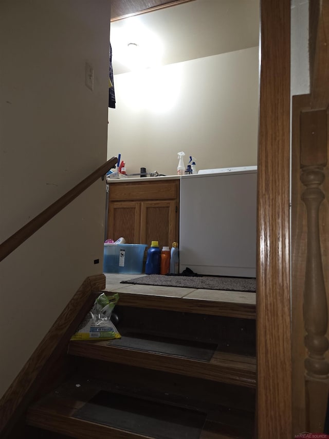 55305 Fairchild Rd, Macomb, MI 48042 - view of staircase