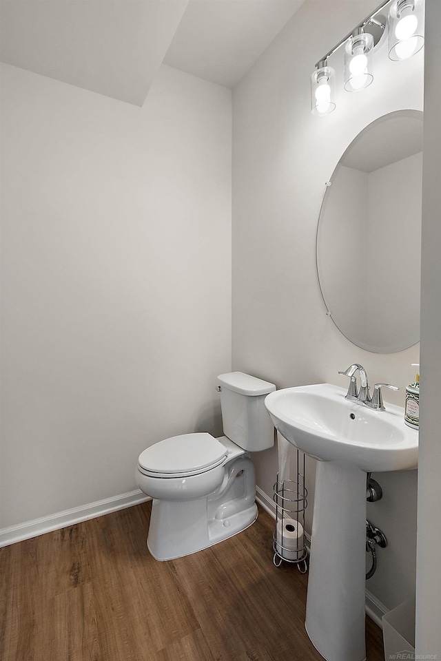 8599 Grove St, Washington Twp, MI 48094 - bathroom featuring wood finished floors and baseboards
