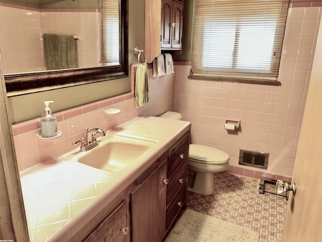 23311 Courtland Ave, Eastpointe, MI 48021 - bathroom with tile walls and vanity
