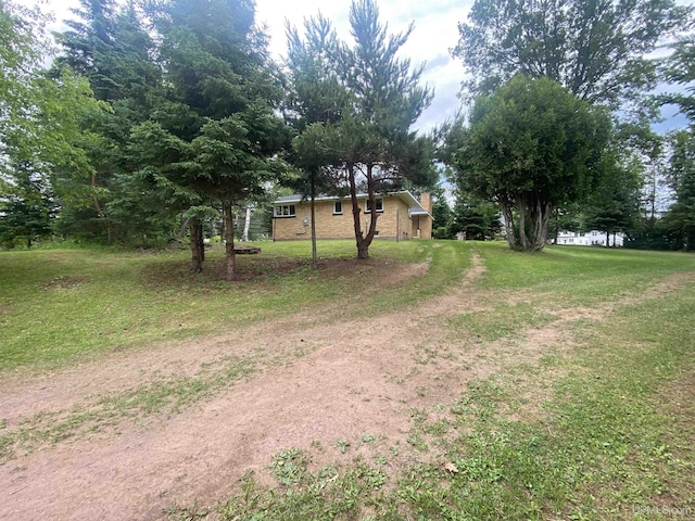 10289 N Lake Rd, Ironwood, MI 49938 - view of green lawn