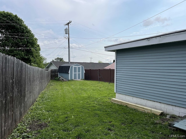 608 W Onota St, Munising, MI 49862 - fenced backyard with a shed