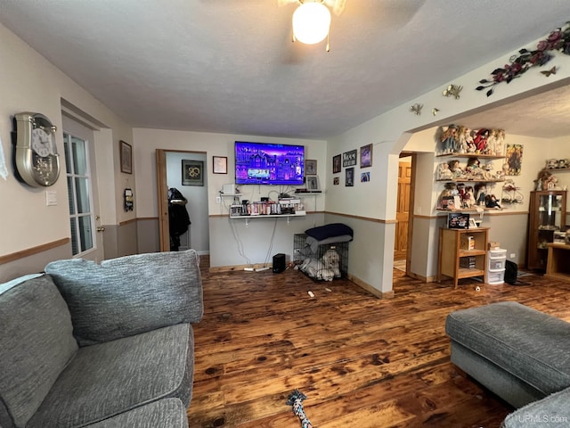 608 W Onota St, Munising, MI 49862 - living area featuring wood finished floors and arched walkways
