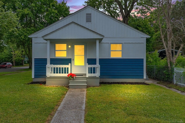 1404 Pine St, Port Huron, MI 48060 - bungalow-style home featuring a porch