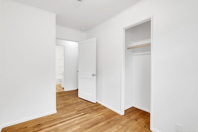 1404 Pine St, Port Huron, MI 48060 - unfurnished bedroom featuring light wood-style flooring, crown molding, and a closet
