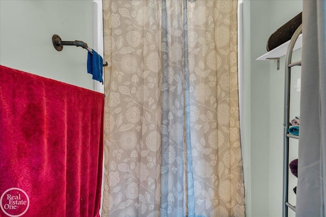 2019 Griswold St, Port Huron, MI 48060 - full bath with curtained shower