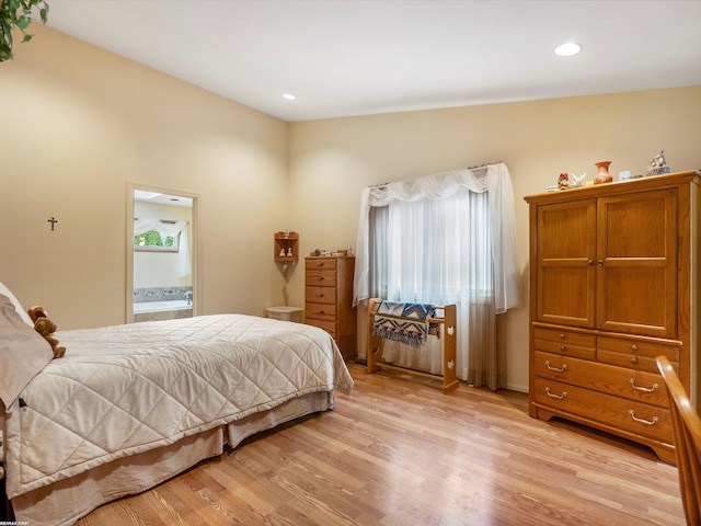 1008 Hidden Ln, Rochester Hills, MI 48309 - bedroom featuring light wood-type flooring, recessed lighting, and ensuite bath