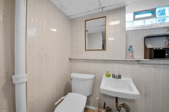 23716 Roxana Ave, Eastpointe, MI 48021 - bathroom featuring toilet and tile walls