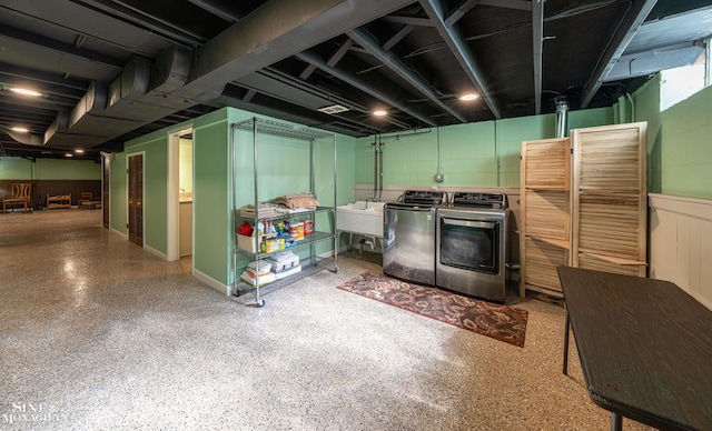 528 Hidden Ln, Grosse Pointe Woods, MI 48236 - finished below grade area with washing machine and clothes dryer and a sink