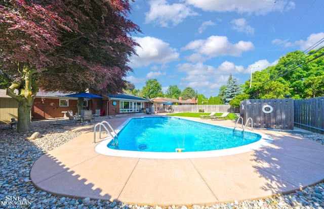 528 Hidden Ln, Grosse Pointe Woods, MI 48236 - view of pool with a patio area
