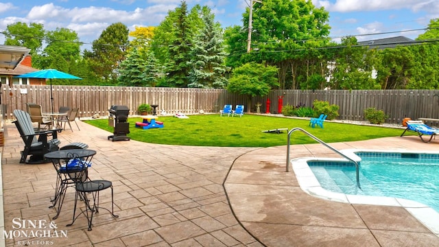528 Hidden Ln, Grosse Pointe Woods, MI 48236 - view of swimming pool with a fenced backyard and a patio area