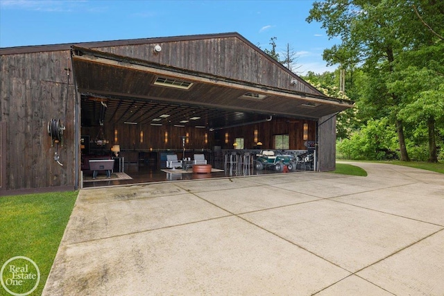 5350 Brewster Rd, Oakland Twp, MI 48306 - exterior space