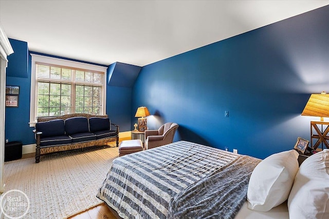 5350 Brewster Rd, Oakland Twp, MI 48306 - bedroom featuring baseboards