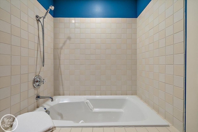 5350 Brewster Rd, Oakland Twp, MI 48306 - full bath featuring shower / bathtub combination and toilet