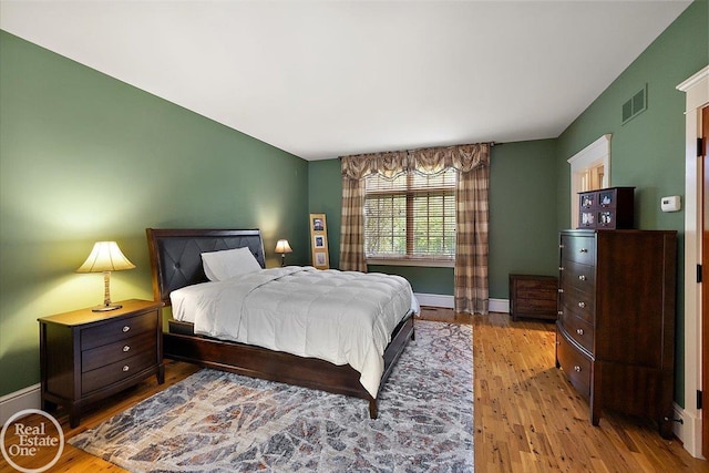5350 Brewster Rd, Oakland Twp, MI 48306 - bedroom featuring wood finished floors and baseboards