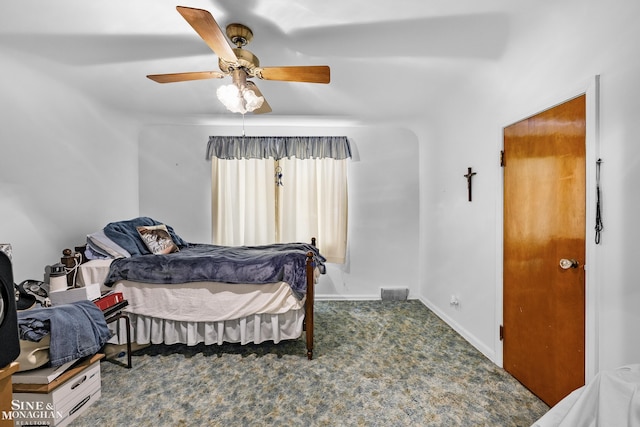 22565 Ardmore Park Dr, Saint Clair Shores, MI 48081 - bedroom featuring carpet and a ceiling fan