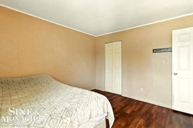 3032 24th St, Port Huron, MI 48060 - bedroom with wood finished floors and ornamental molding