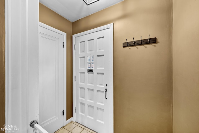 1857 Roslyn Rd, Grosse Pointe Woods, MI 48236 - entrance foyer featuring light tile patterned flooring and baseboards
