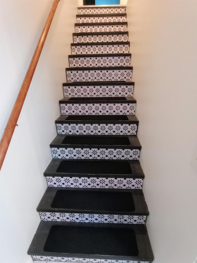 2308 S River Rd, Beaverton, MI 48612 - view of stairway