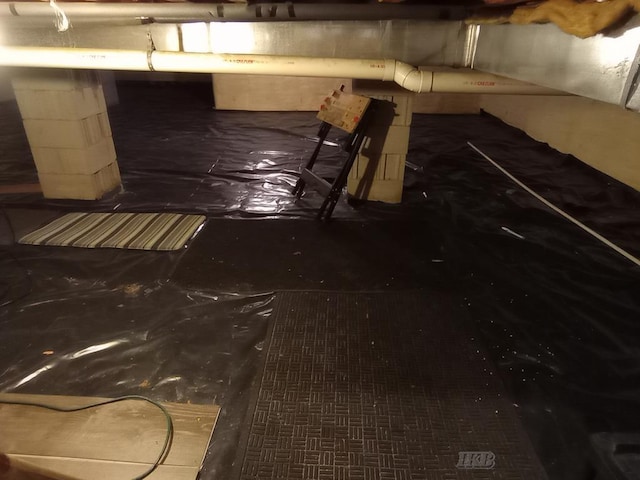 2308 S River Rd, Beaverton, MI 48612 - inside crawl space