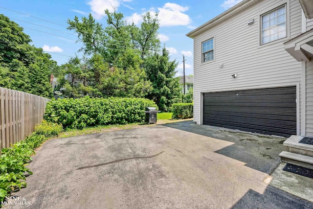 488 University Pl, Grosse Pointe, MI 48230 - garage featuring asphalt driveway