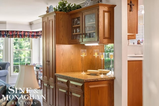 28 Hampton Rd, Grosse Pointe Shores, MI 48236 - bar featuring crown molding