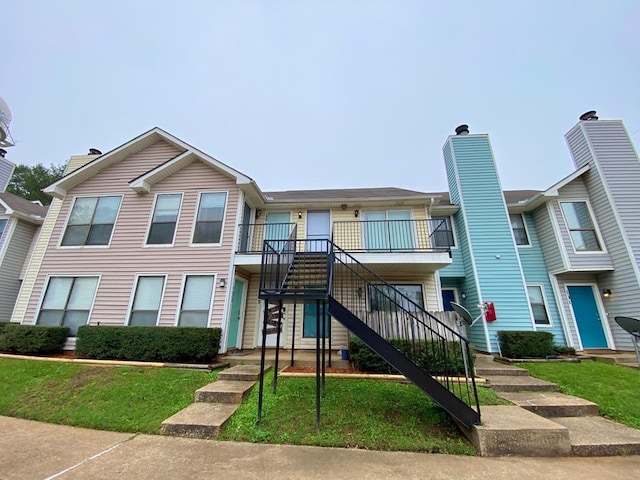 view of property featuring a front yard