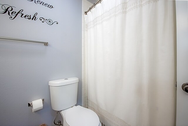 bathroom featuring toilet