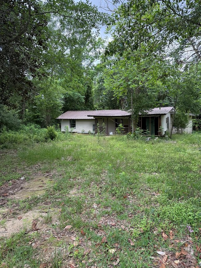 712 Black St, Jasper, TX 75951 - view of yard