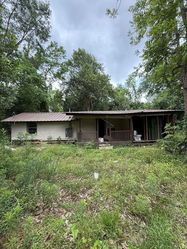 712 Black St, Jasper, TX 75951 - rear view of house featuring metal roof