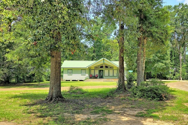 view of front of house with covered porch and a front yard