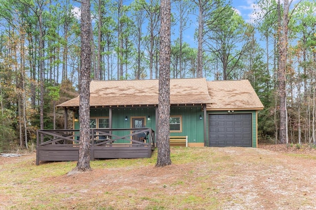 view of front of house with driveway and an attached garage