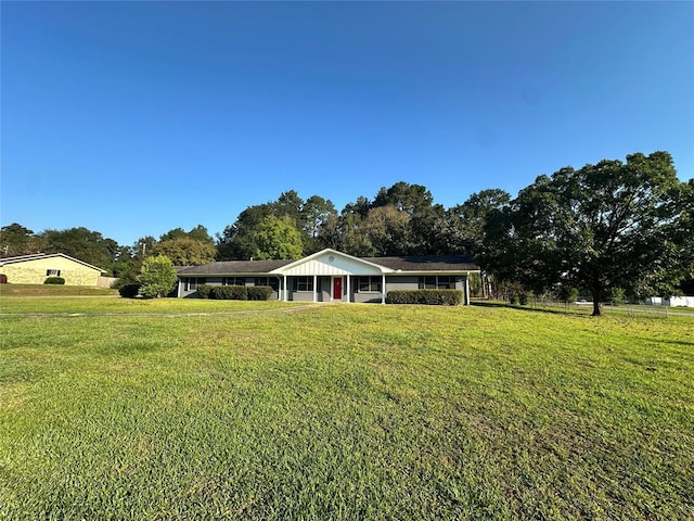 view of front facade with a front lawn