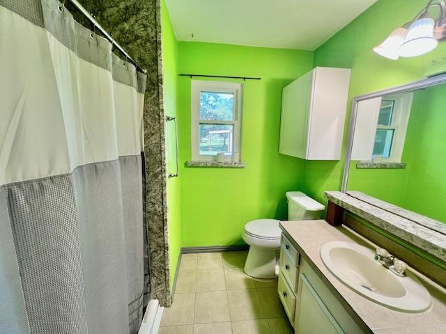 bathroom featuring tile patterned floors, a shower with curtain, vanity, and toilet