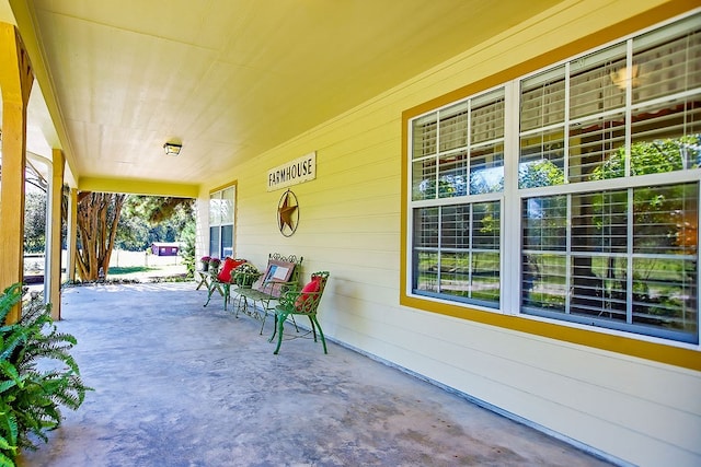 view of patio / terrace with covered porch