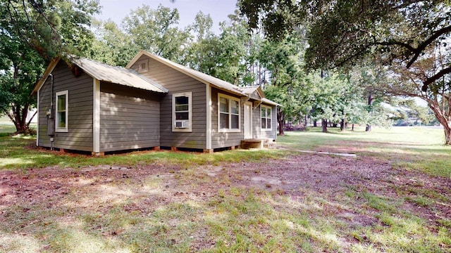 view of side of property featuring a yard